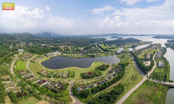 Hồ Đại Lải nằm ngay trên tọa lạc xã Ngọc Thanh, thành phố Vĩnh Yên, tỉnh Vĩnh Phúc